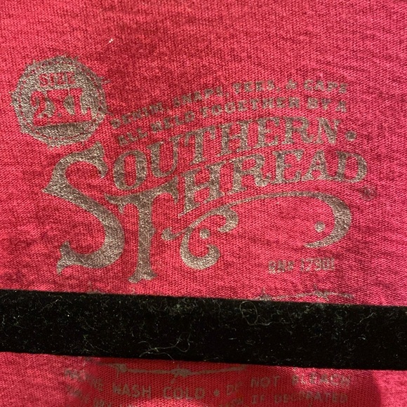 So threading company women’s short sleeve T-shirt says two XL - Picture 5 of 6